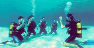 Ideas para Despedidas de Soltera diferentes 11 Bautismo de buceo Galicia