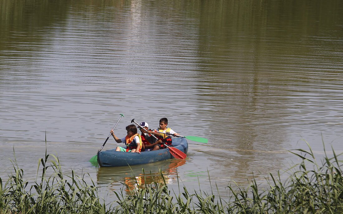 Canoa estudiantes de colegio