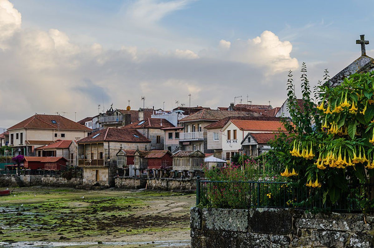 Combarro es uno de los pueblos más bellos de la Ría de Pontevedra.