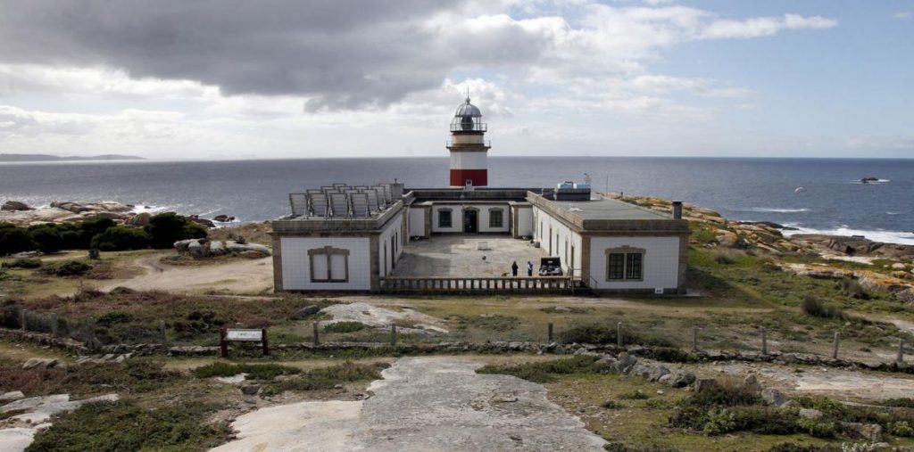 (Faro situado al sur de la Isla de Sálvora)