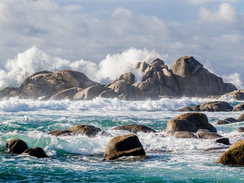 (Rocas en la cara norte de la Isla de Sálvora)